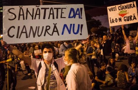 Roşia Montană a scos în stradă 10.000 de persoane, în a 8-a zi de proteste din Bucureşti (FOTO)
